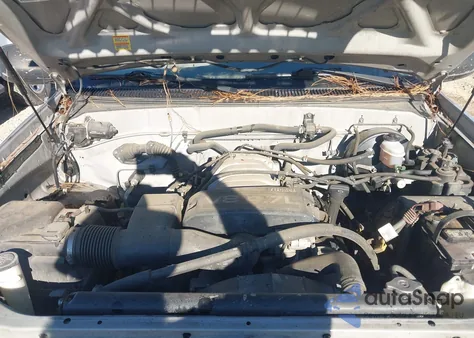 2001 Toyota Tundra Ltd V8 z USA, uszkodzony, nr VIN 5TBBT48101S190216